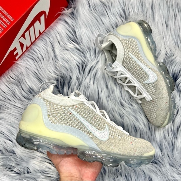 Nike Air Vapormax 2021 - Picture 2 of 5